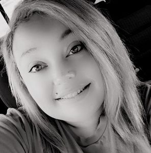 Meet your Posher, Desiree